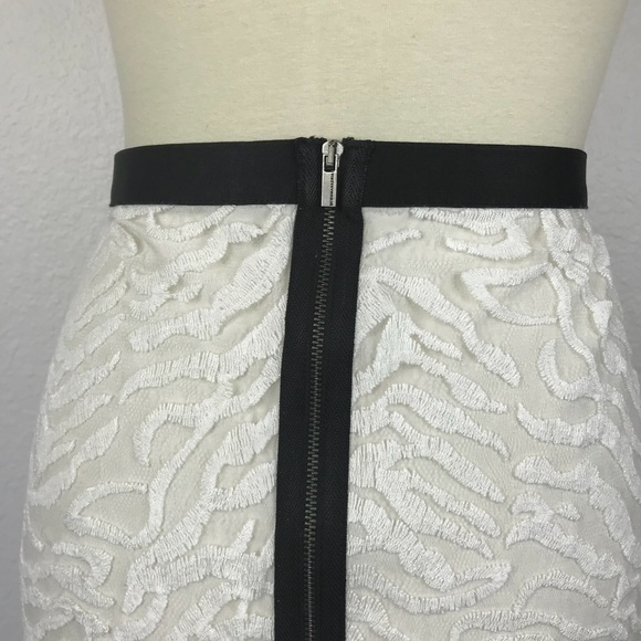 BCBG Max Azria Irisa Embroidered Pencil Skirt SK21 - Picture 7 of 9